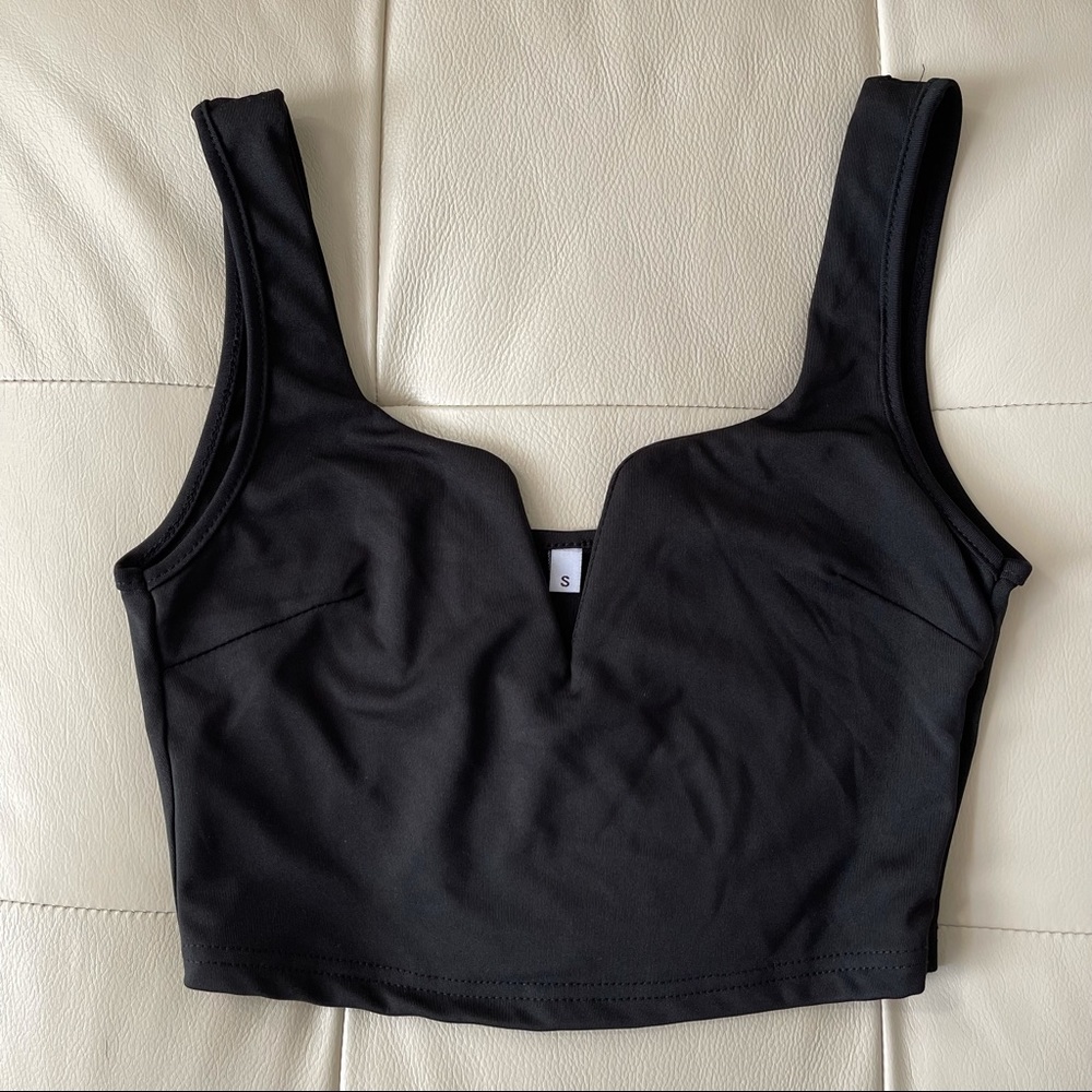 Black Wired V Slit Crop Top